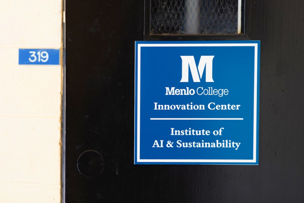Menlo College Showcases Leadership in AI and Innovation Through Faculty Thought Leadership and Cutting-Edge Programs